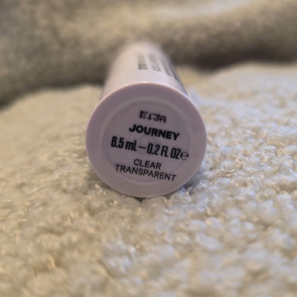 Odyssey Hydrating Non-Sticky Lip Oil Gloss In Journey (Clear) - Picture 4 of 4